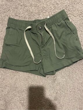 Vuori Women's Drawstring Athletic Shorts in Light Olive